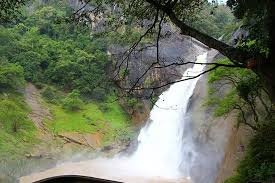 dunhinda falls 